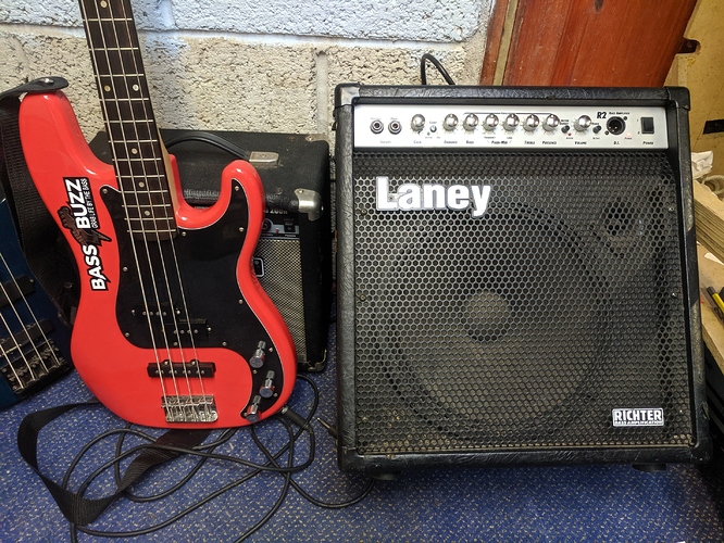 Squire%20Bass%20Laney%20R2%20Amp