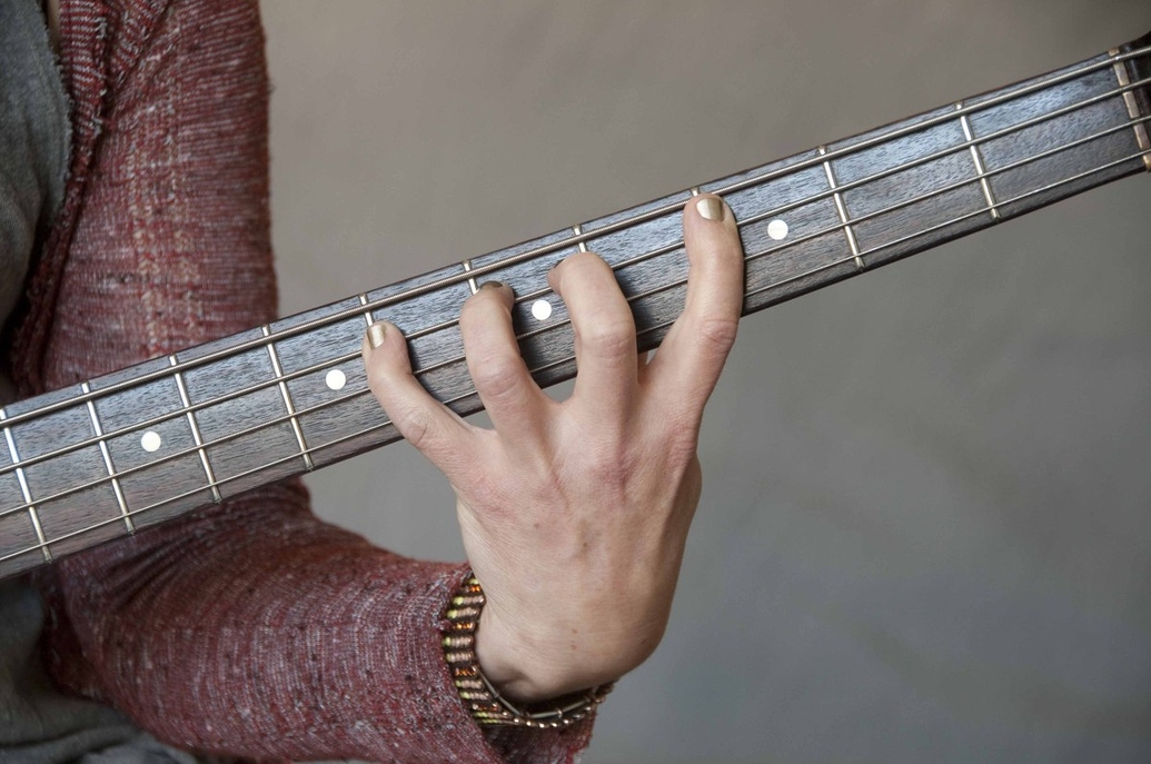 Can't spread fingers apart on frets Technique BassBuzz Forum