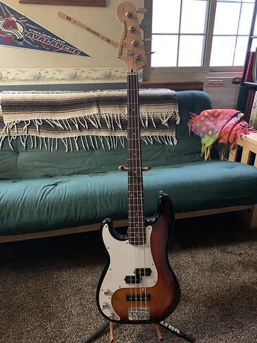 squire p bass
