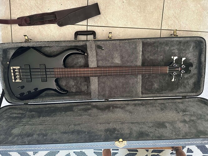 MIJ Tobias Std. Fretless Rick Wilson 1