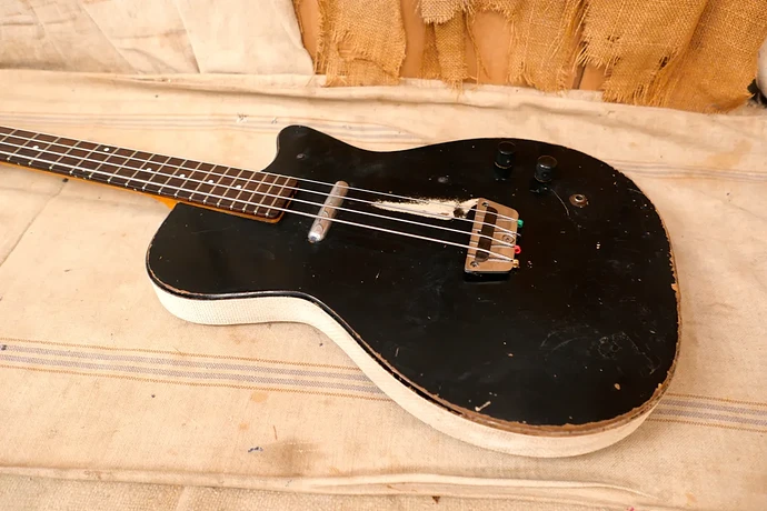 1962-silvertone-danelectro-1444-u1-dolp-yC6l87b