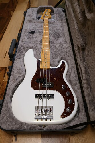 American Ultra Precision Bass