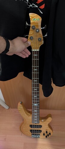 PXL_20250428_175957143.RAW-01.COVER~2