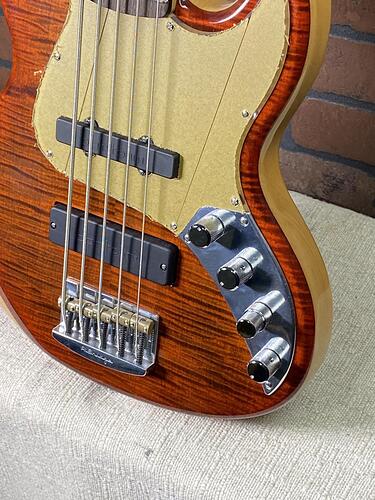 Form Factor Audio Wombat FJS5 in Tiger Red body