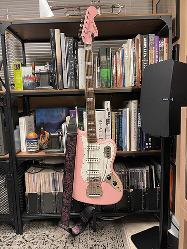 Squier CV Bass VI CME Exclusive Shell Pink Right On Velvet Paisley T Strap