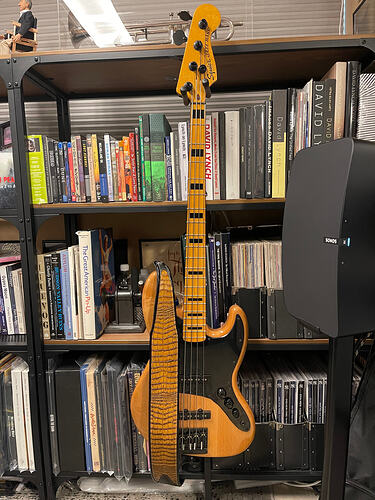 Squire 70s CV Jazz Jodi Head Strap