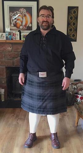 Pete in kilt - full outfit