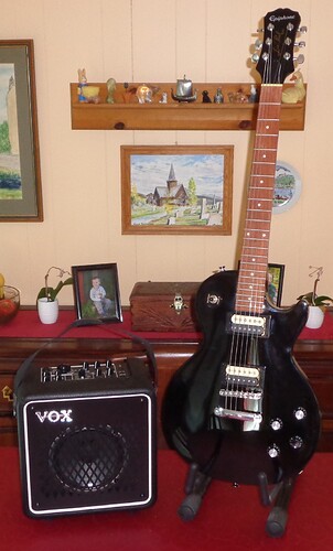 Epiphone Les Paul E1 Studio and Vox amplifier