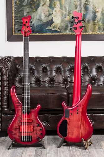 Mensinger_Custom_Guitars_Bass