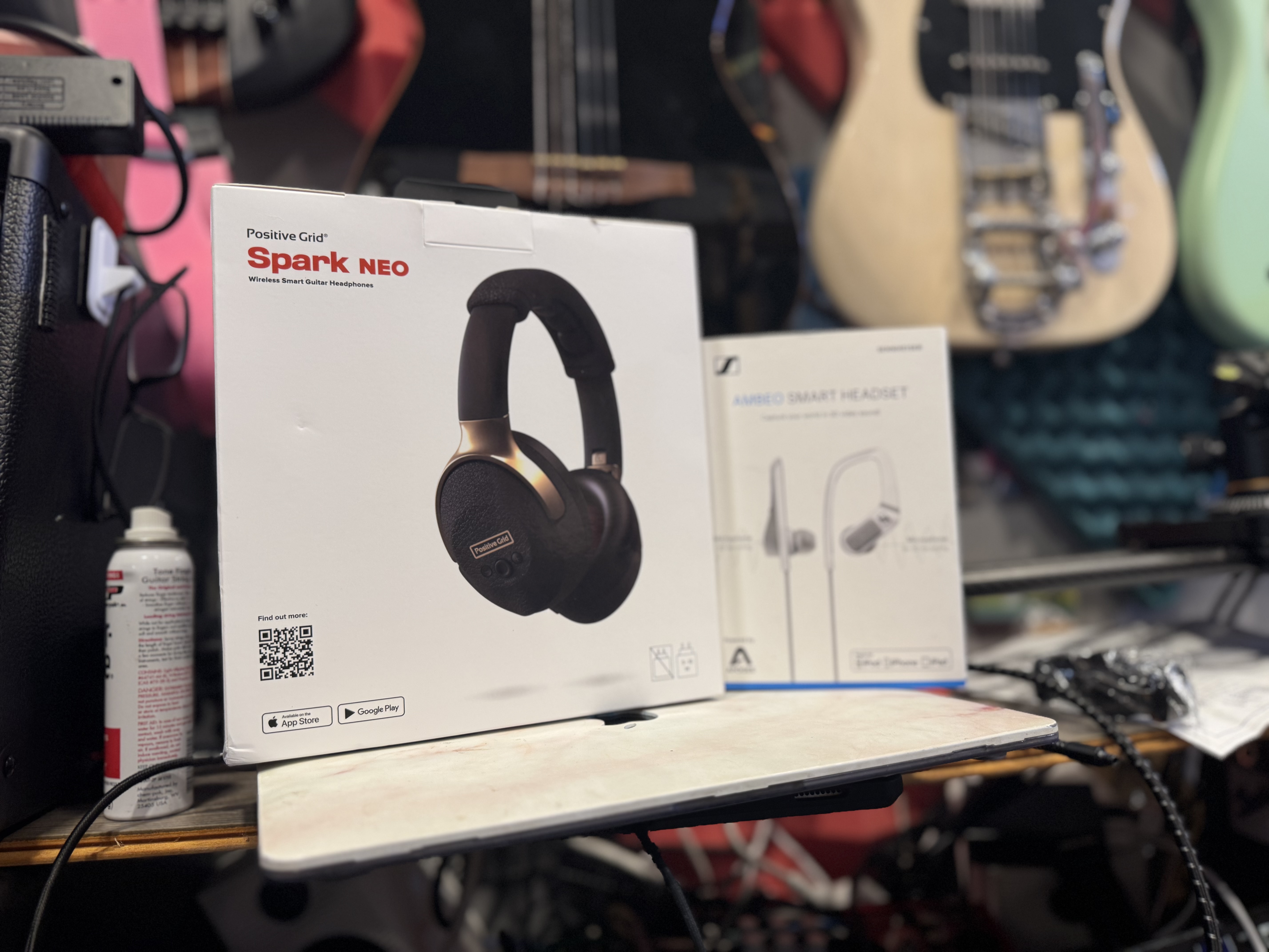 thumbnail image 2 of Positive Grid Spark NEO – Wireless Smart Guitar Headphones For Practice & Jamming (Model SHP01E-USSSS) 2 of 4